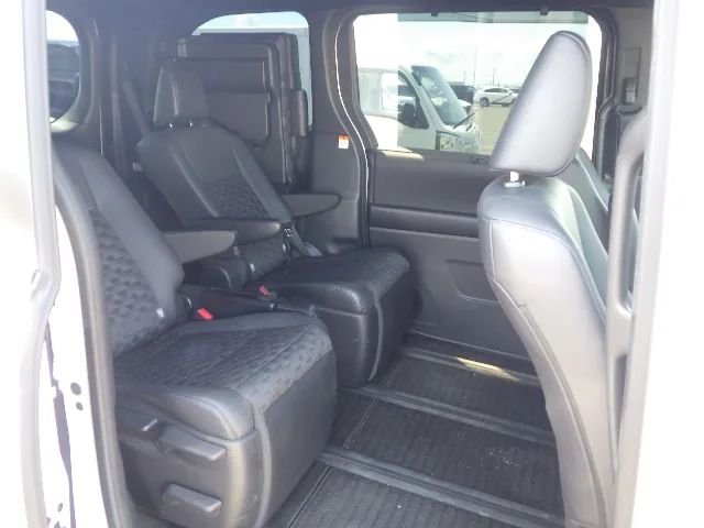 2023 Toyota Voxy Hybrid S-Z, rear seats