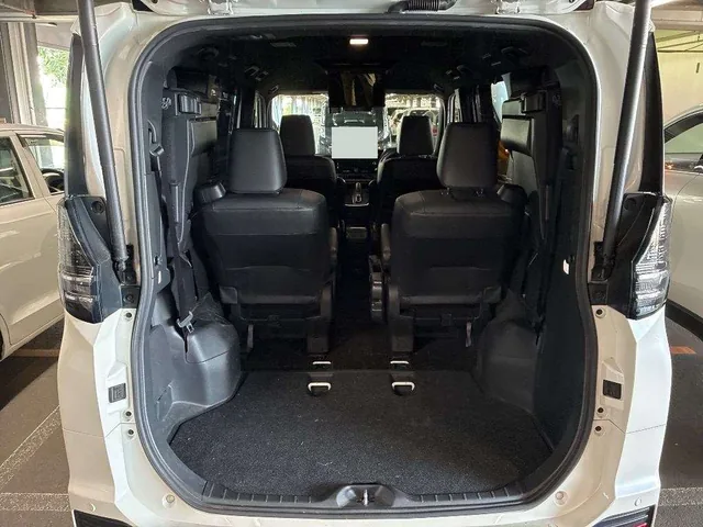 2023 Toyota Voxy Hybrid S-Z, boot