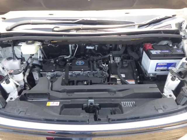 2023 Toyota Voxy Hybrid S-Z, engine bay
