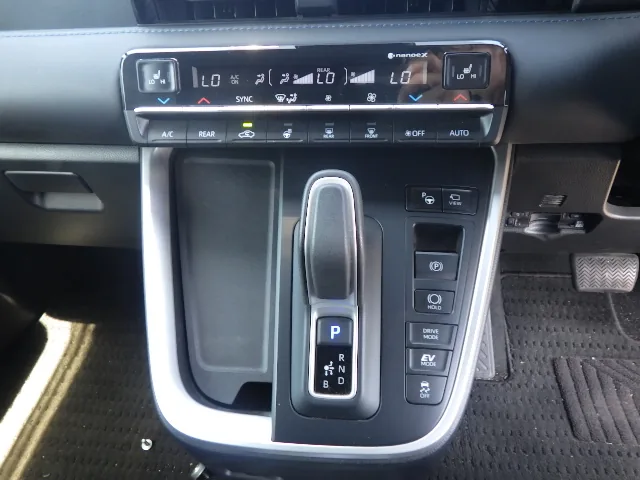 2023 Toyota Voxy Hybrid S-Z, detail