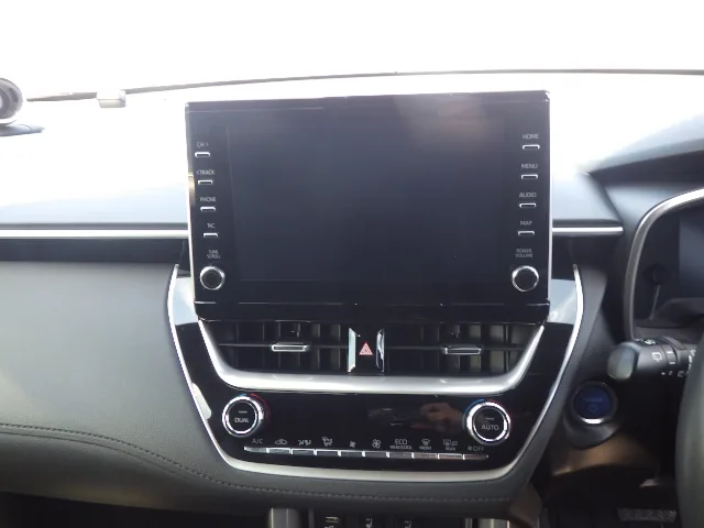 2022 Toyota Corolla Cross Hybrid Z, centre screen