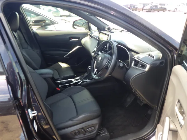 2022 Toyota Corolla Cross Hybrid Z, front seats