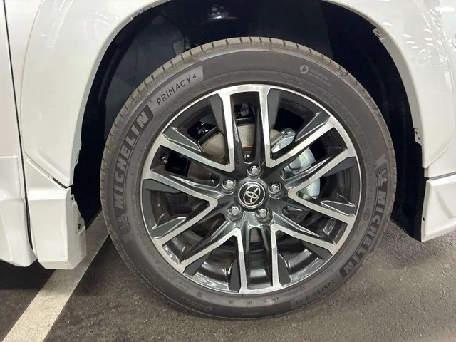 2026 Toyota Corolla Cross Hybrid Z, wheel and tyre