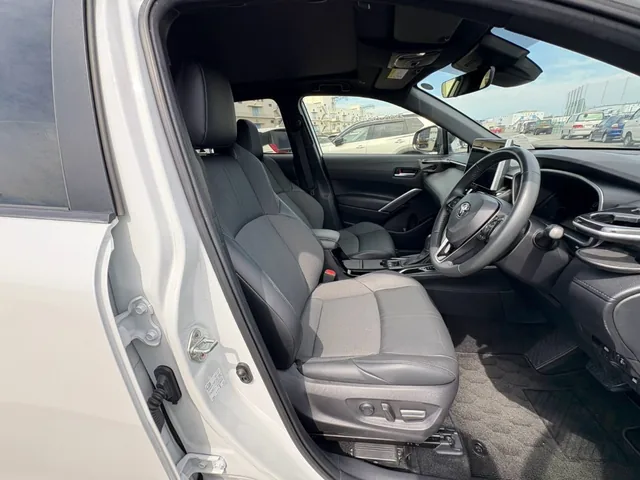 2023 Toyota Corolla Cross Hybrid Z, front seats