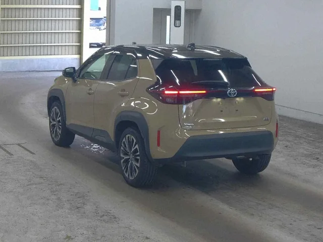 2021 Toyota Yaris Cross Hybrid Z, rear three-quarter view