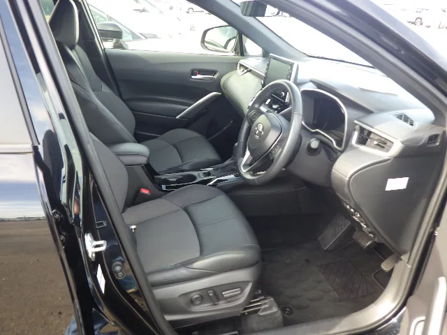 2022 Toyota Corolla Cross Hybrid Z, front seats