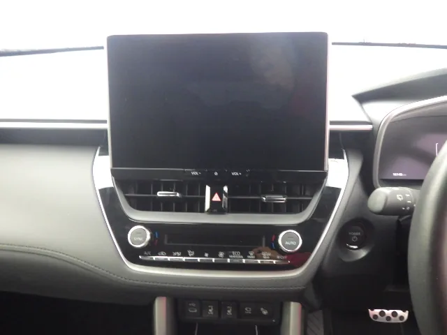 2024 Toyota Corolla Cross Hybrid Z, centre screen