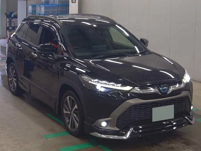 2021 Toyota Corolla Cross Hybrid Z, front three-quarter view