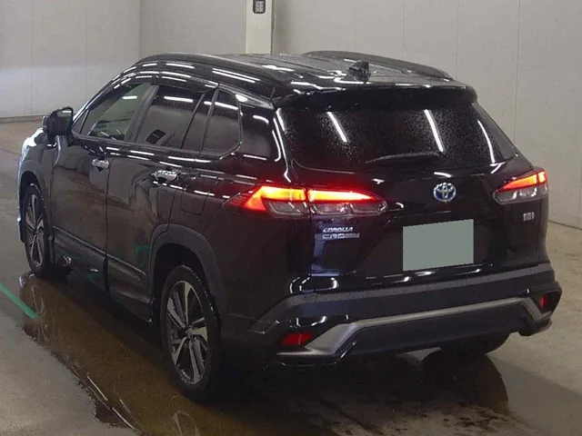 2021 Toyota Corolla Cross Hybrid Z, rear three-quarter view