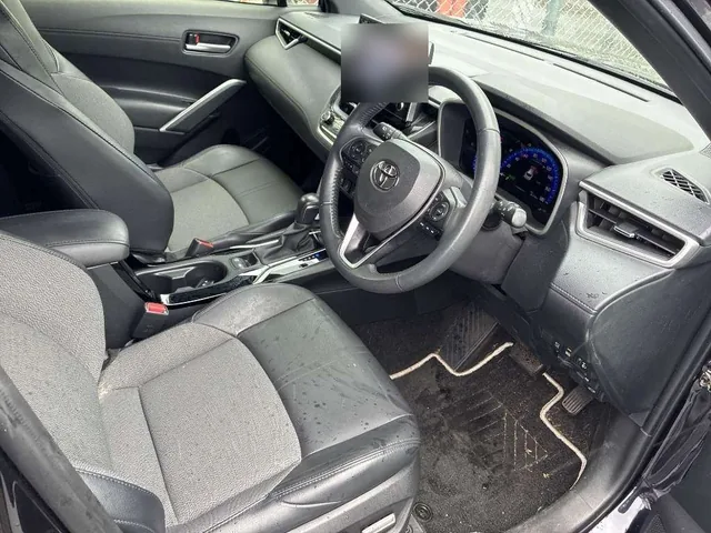 2022 Toyota Corolla Cross Hybrid Z, front seats