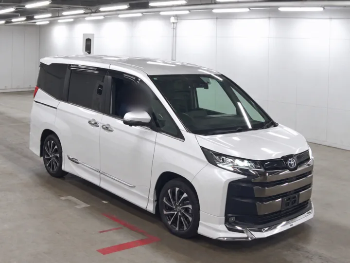 Photo of the 2022 Toyota Noah Hybrid S-Z