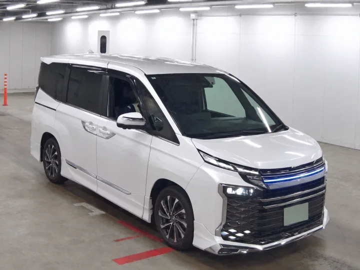 Photo of the 2022 Toyota Voxy Hybrid S-Z
