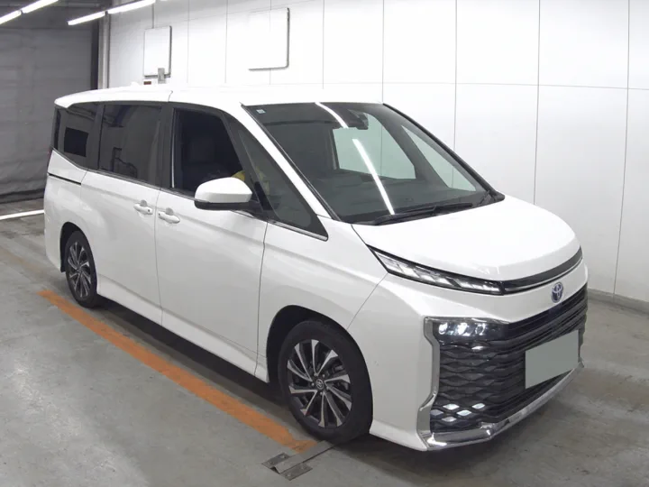 Photo of the 2023 Toyota Voxy Hybrid S-Z