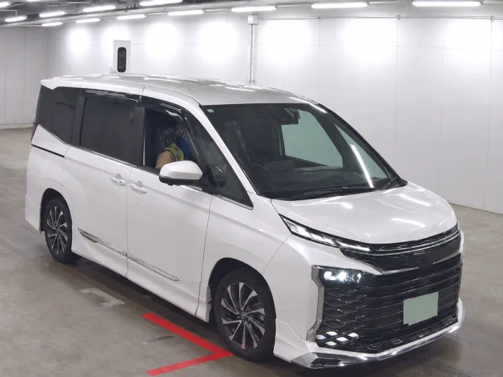 Photo of the 2023 Toyota Voxy Hybrid S-Z