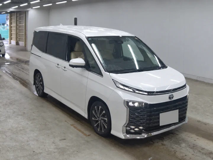 Photo of the 2022 Toyota Voxy Hybrid S-Z