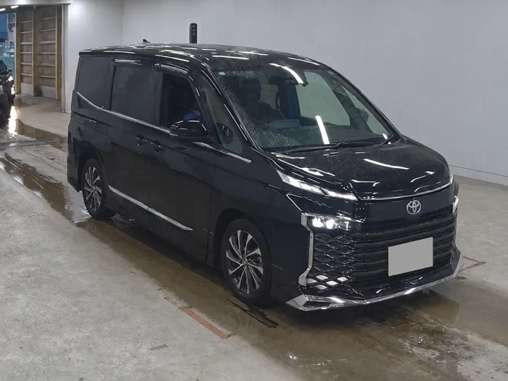 Photo of the 2022 Toyota Voxy Hybrid S-Z