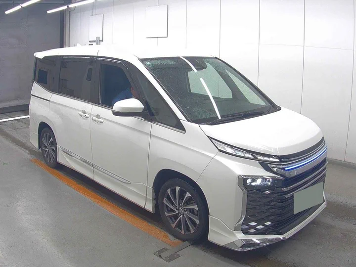 Photo of the 2022 Toyota Voxy Hybrid S-Z