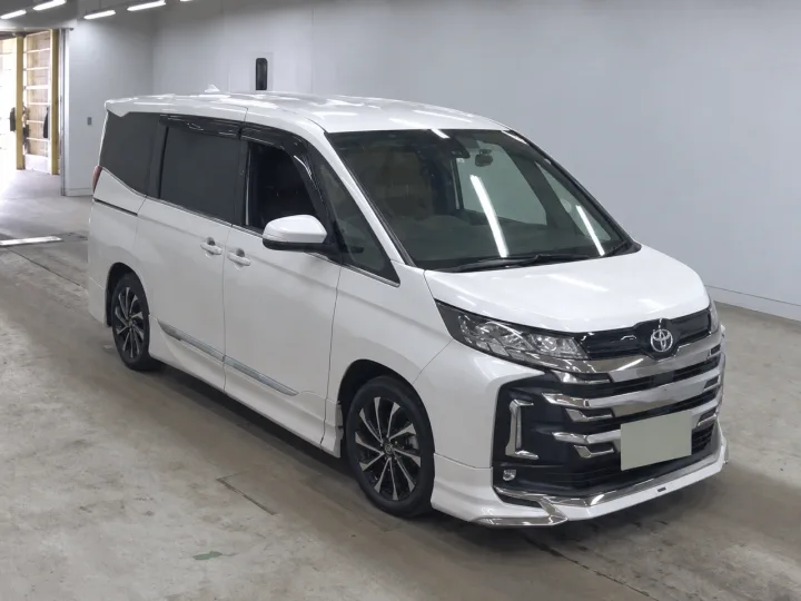 Photo of the 2022 Toyota Noah Hybrid S-Z
