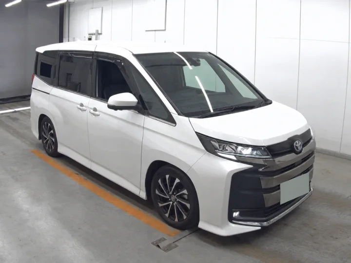 Photo of the 2022 Toyota Noah Hybrid S-Z