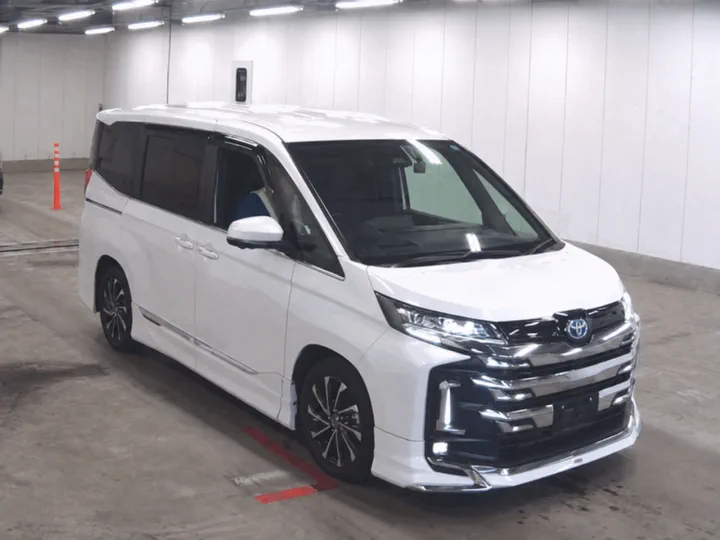 Photo of the 2022 Toyota Noah Hybrid S-Z